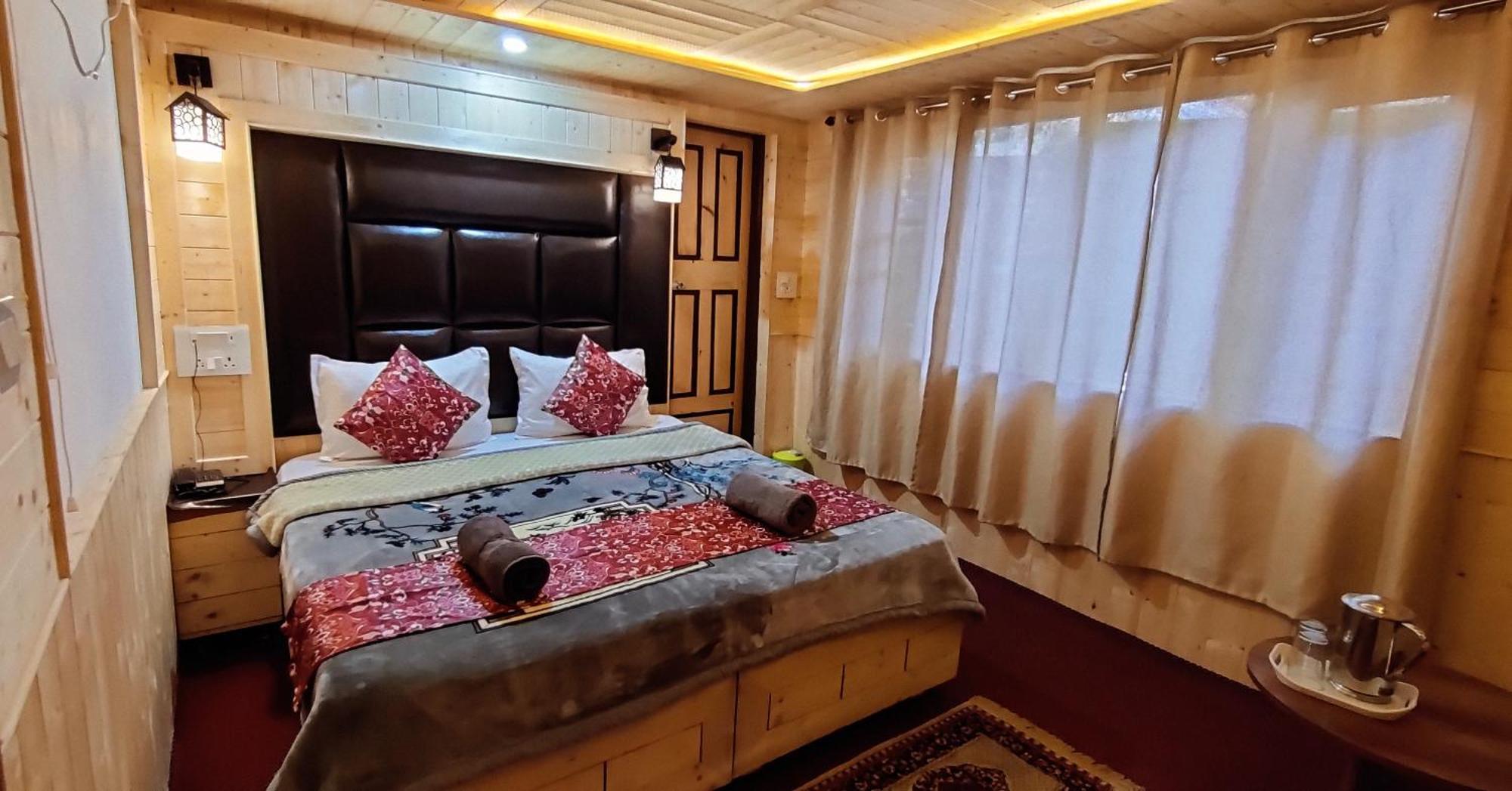 The K2 Alpine Hotel Pahalgam Ngoại thất bức ảnh