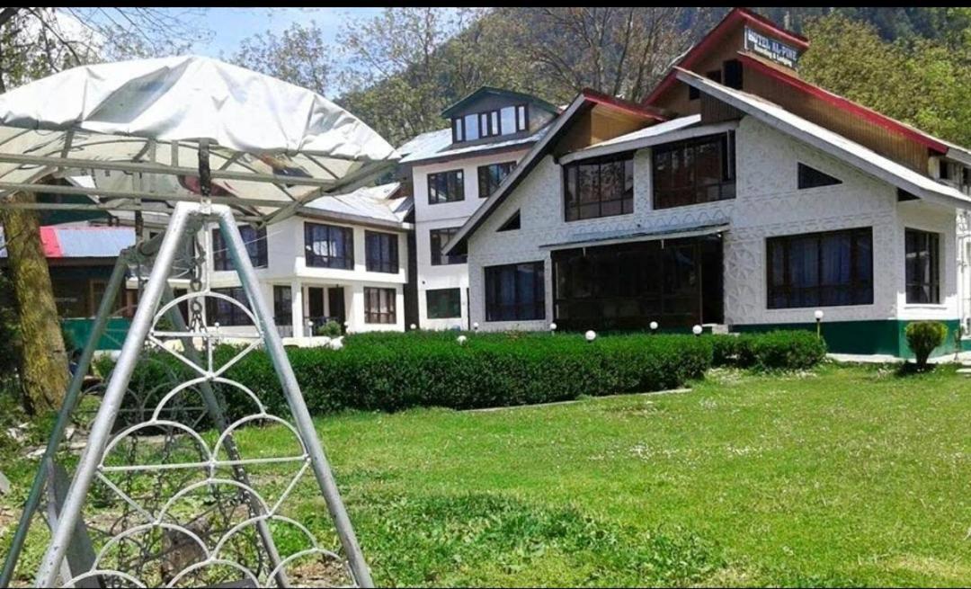 The K2 Alpine Hotel Pahalgam Ngoại thất bức ảnh